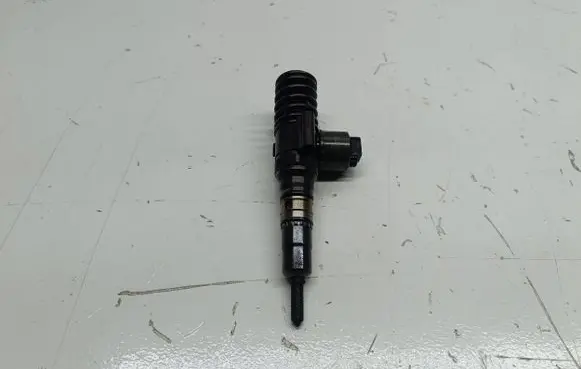 Audi A4 S4 B6 8E 8H Fuel injector 03G130073G
