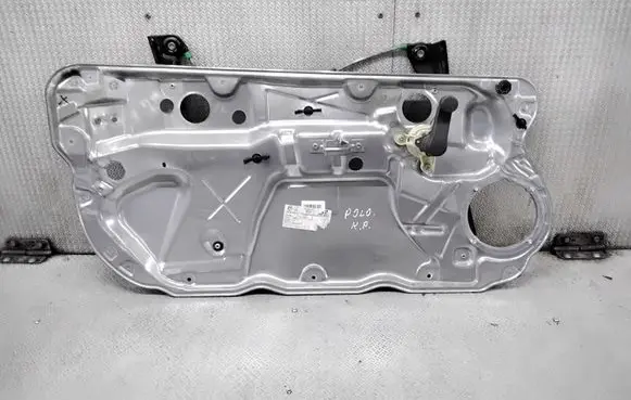 Volkswagen Polo Front door manual window regulator 6Q0837137