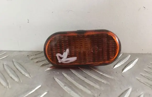 Renault Laguna I Front fender indicator light 13910020 6R0142789 0142789