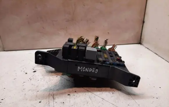 Ford Mondeo Mk III Fuse module 1S7T14A073AF