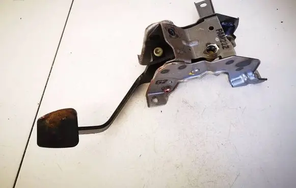 Honda CR-V Brake pedal