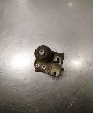 Engine mount bracket