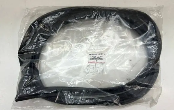 Toyota Auris E180 Rubber seal front coupe door 6786102250