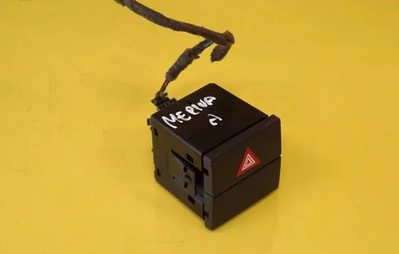 Opel Meriva A Hazard light switch 93332970
