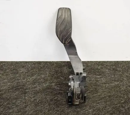 Nissan Qashqai Accelerator throttle pedal