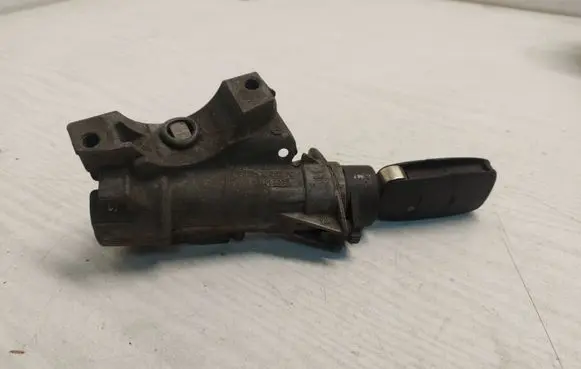 Audi A6 S6 C5 4B Ignition lock 4B0395851C