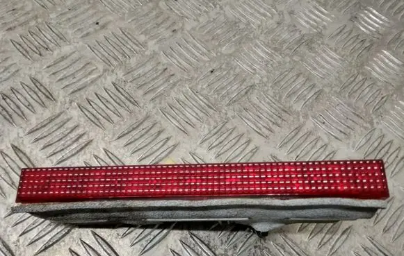 Lexus IS 220D-250-350 Third/center stoplight