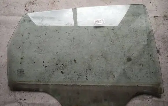 Rear door window glass