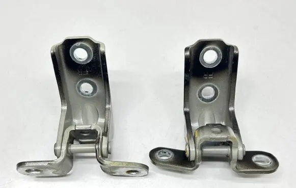 KIA EV6 Front door hinge set A046057
