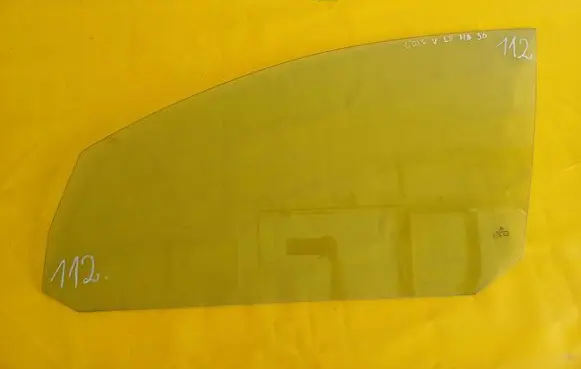 Volkswagen Golf V Front door window glass four-door