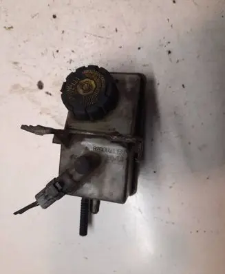 Brake fluid reservoir
