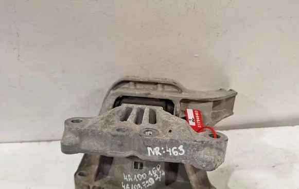 Peugeot 308 Engine mount bracket 4A100160