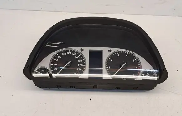 Mercedes-Benz A W169 Speedometer (instrument cluster) 031098101