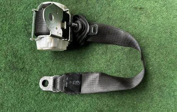 Opel Meriva B Rear seatbelt 34084631D