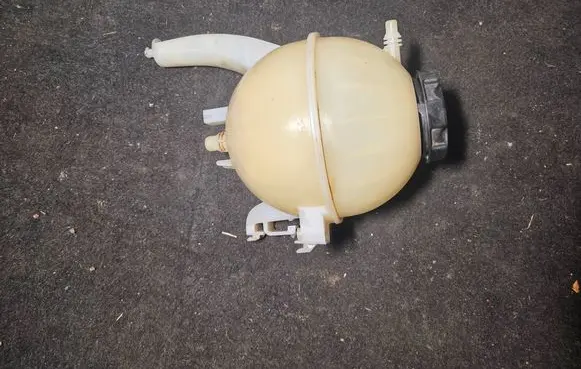 BMW X7 G07 Coolant expansion tank/reservoir 8610662 11564310