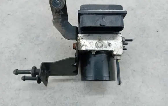Skoda Fabia Mk2 (5J) ABS Pump 6R0614417D