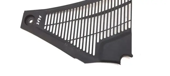 Volkswagen Touareg I Windshield trim 7L6819730F