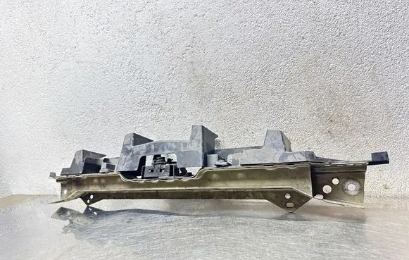 Opel Astra J Front bumper mounting bracket 13264478 F139