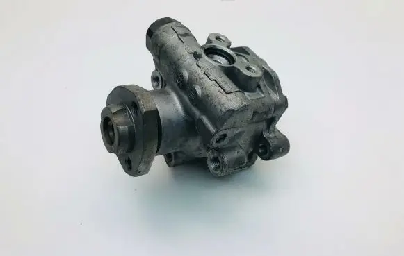 Volkswagen Golf IV Power steering pump 1J04221541A