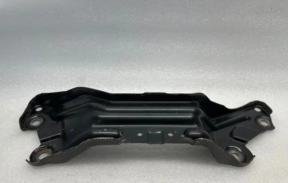 Audi A6 S6 C6 4F Engine mounting bracket 4F0253071A
