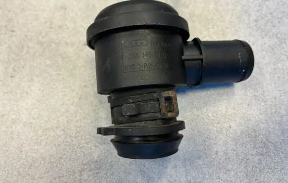 Porsche 911 991 Turbo solenoid valve 9A111033770