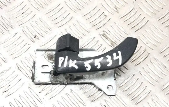 KIA Sorento Front door interior handle J014