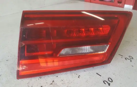 Tailgate rear/tail lights