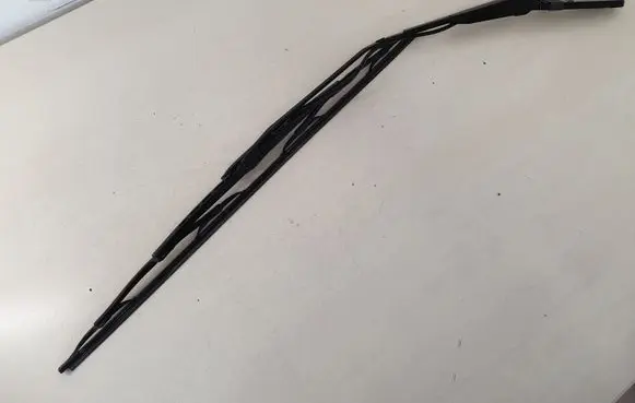 Iveco Daily 3rd gen Windshield/front glass wiper blade 80005697 80005697B