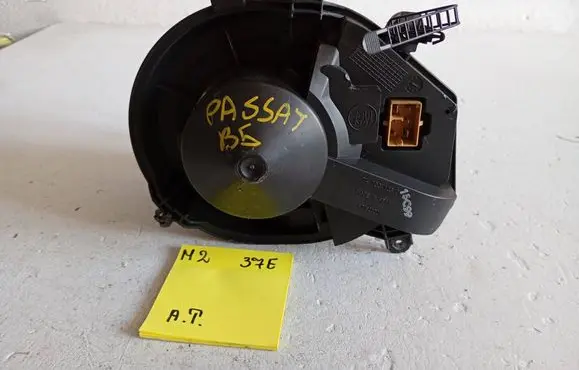 Volkswagen PASSAT B5 Heater fan/blower 8D1820021 740221280
