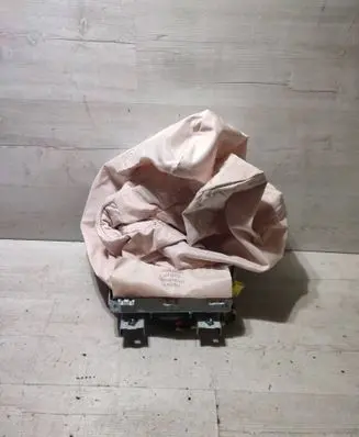 Lexus RC Knee airbag 
