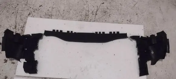 Mercedes-Benz CLS C218 X218 Intercooler air guide/duct channel 
