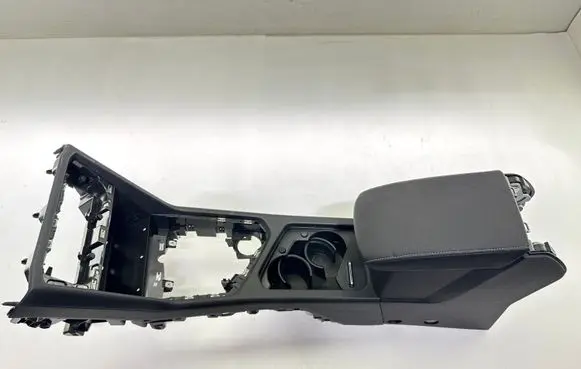 Volkswagen Tiguan Center console 5NC863241A