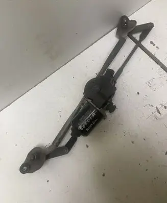 Toyota Corolla E120 E130 Front wiper linkage and motor 851101A040