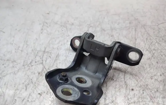 Ford Ranger Front door upper hinge 