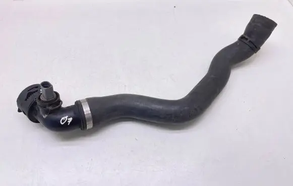 Audi Q7 4L Engine coolant pipe/hose 7L6122291M