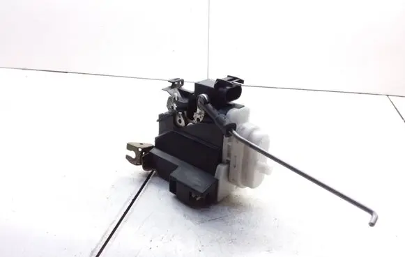 Audi A4 S4 B5 8D Front door lock 8D1837016E