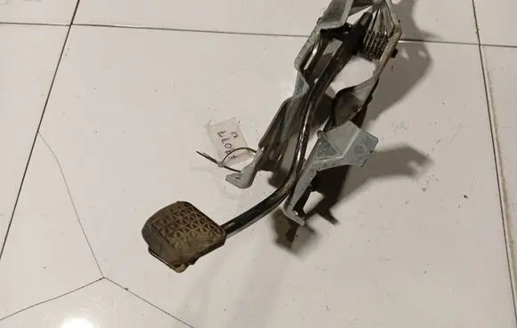 Opel Astra G Brake pedal 