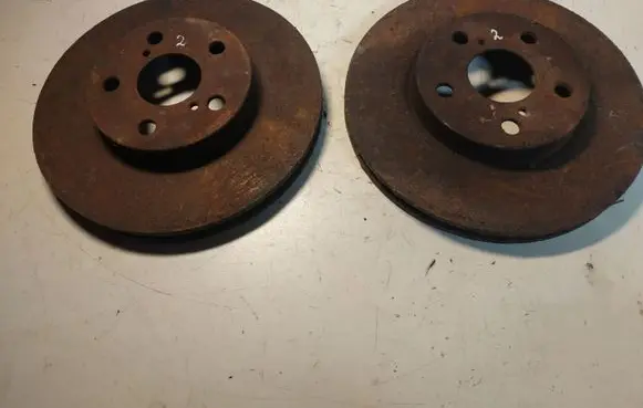 Toyota Avensis T220 Front brake disc