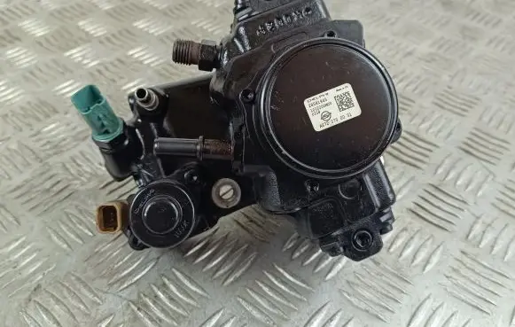 SsangYong Rexton Fuel injection high pressure pump 28581945 A6720700001
