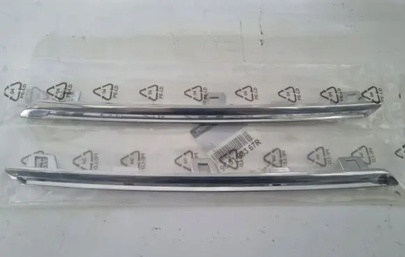 Renault Megane IV Front bumper upper radiator grill 960108367R