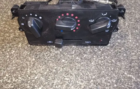 Nissan Micra Climate control unit