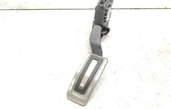 Volkswagen Golf VII Accelerator throttle pedal 5Q1723503H 6PV010621