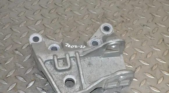 Land Rover Discovery Sport Engine mounting bracket GJ326P096AE