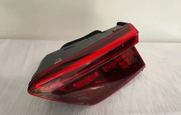 Volkswagen Tiguan Tailgate rear/tail lights 5NA945308E 00052298 2SA01253504