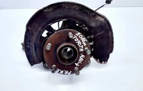 Toyota RAV 4 (XA40) Front wheel hub 