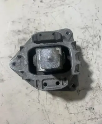 BMW 5 F10 F11 Engine mount bracket 6777371