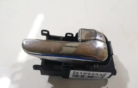 Nissan Almera Tino Front door interior handle 