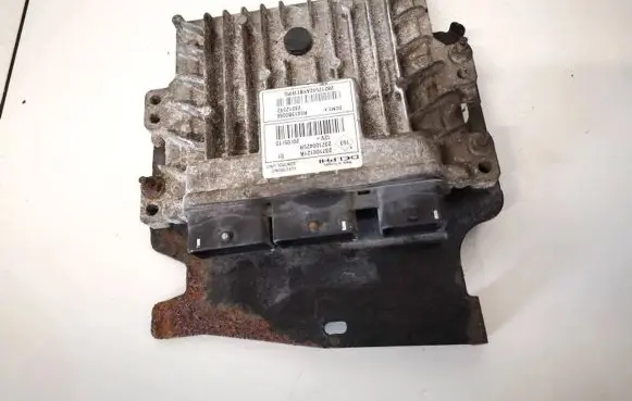Renault Megane III Engine control unit/module 237100121r 237100425r