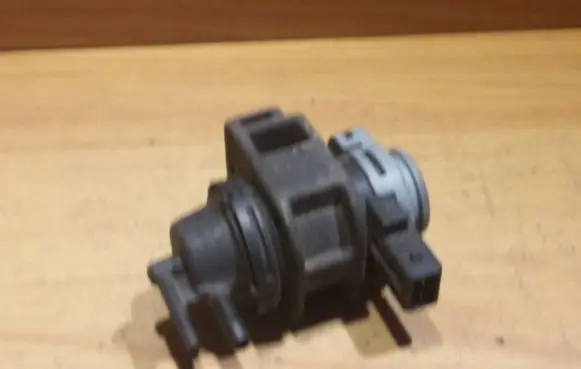 Renault Megane II Turbo solenoid valve 8200575400