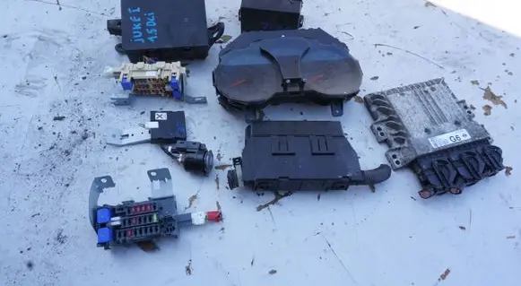 Nissan Juke I F15 Engine control unit/module ECU 237101KB4A